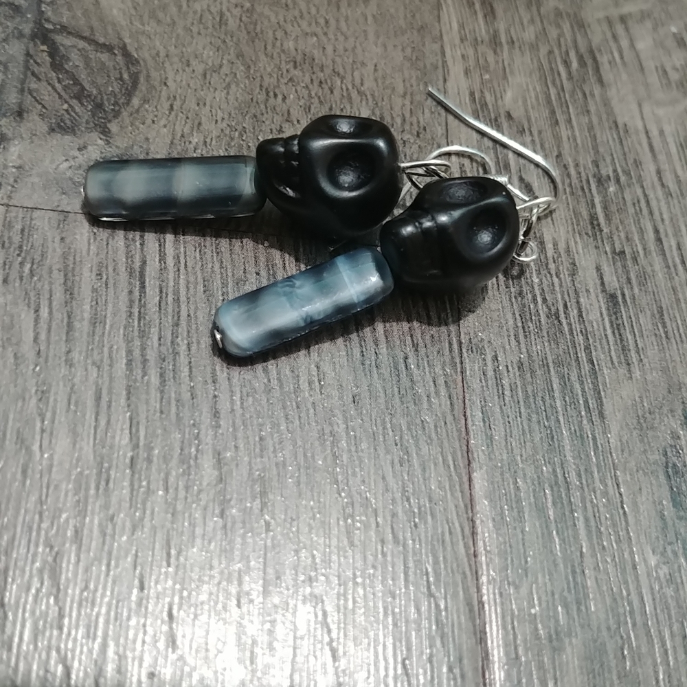 Skull Earrings Black & marbled bead